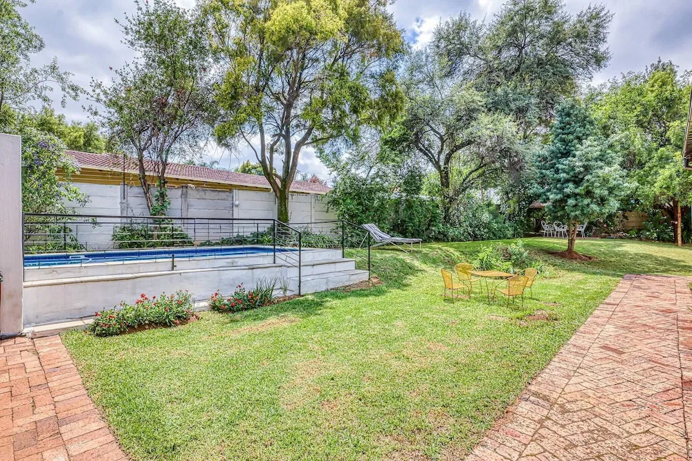 The Cottage-1 Bed-pool-bbq-fibre-solar-samrand