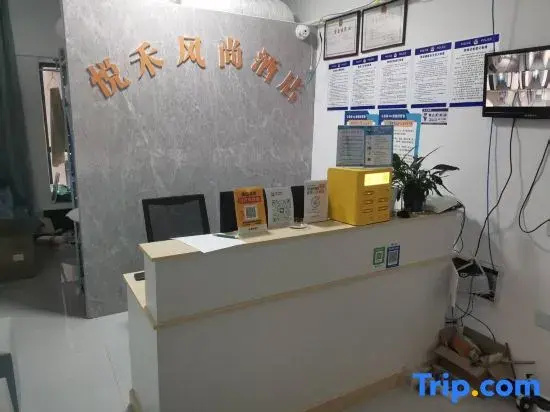 Yuehe Fashion Homestay (Zhengzhou Erqi Wanda Wanghuzhai Subway Station)