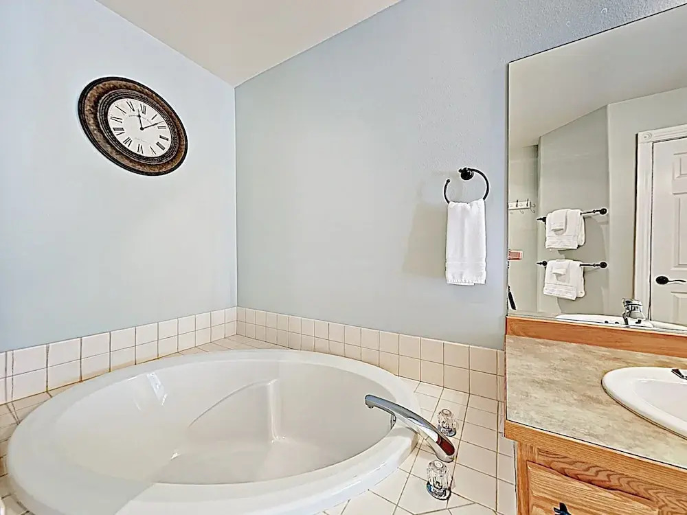 New Listing! Modern Townhome On Golf Course 3 Bedroom Townhouse