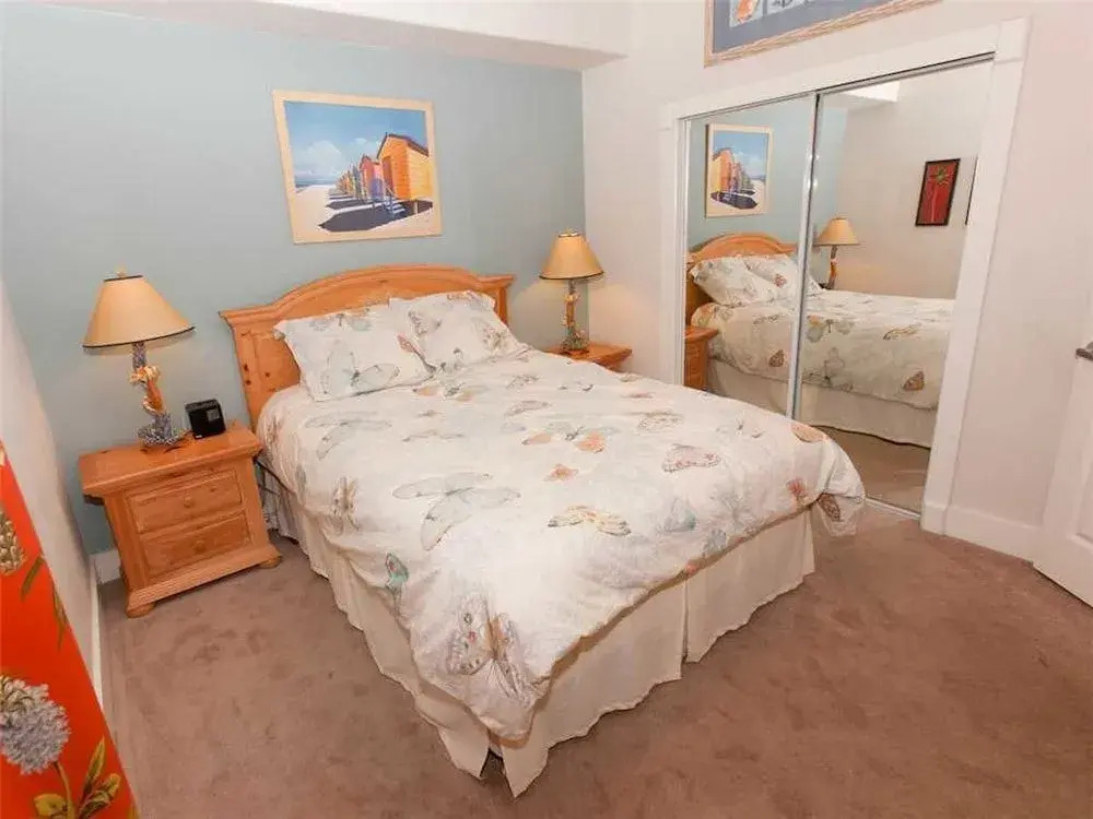 Island Tower 602 - 3 Br condo by RedAwning
