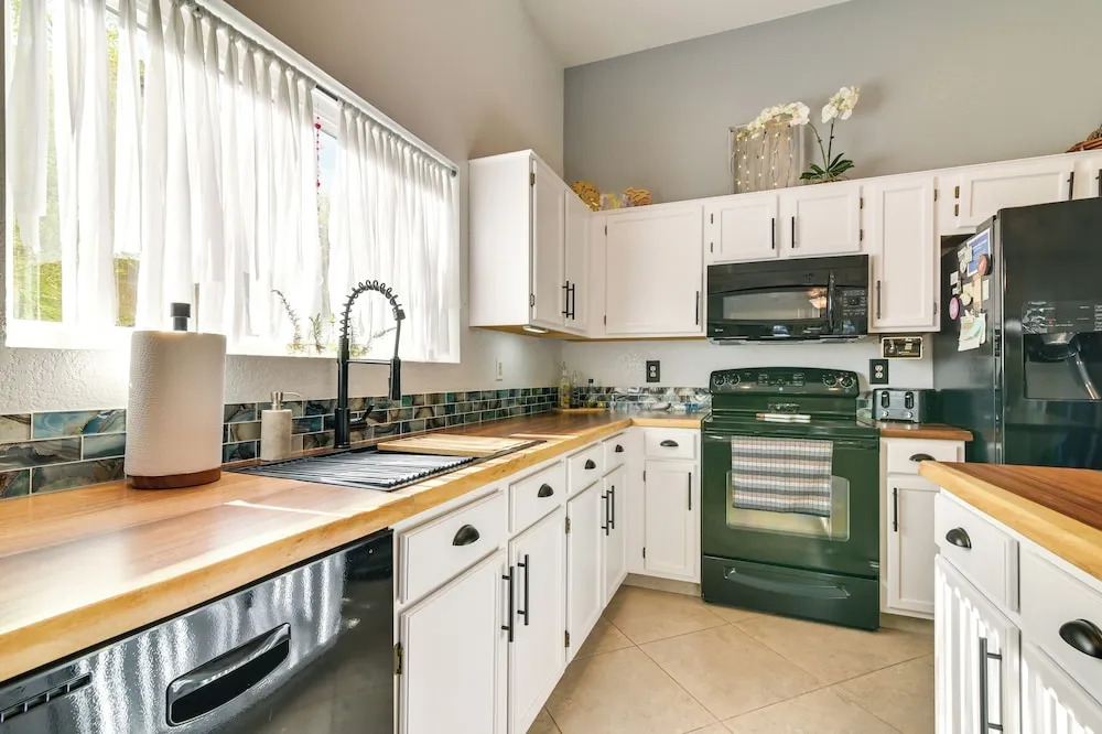 Desert Oasis Ranch-Style Mesa Home, Hiking/Tubing