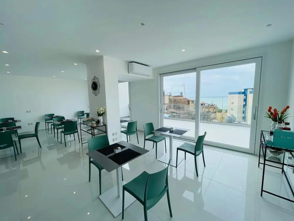 Gheloi Room