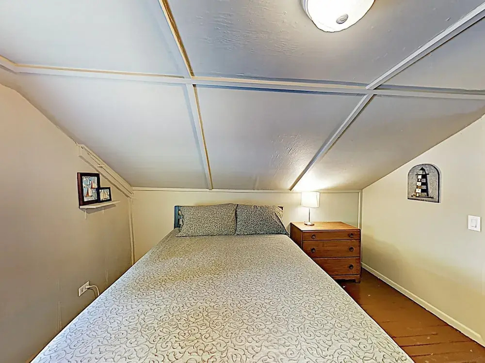 15450 Rockaway Beach - 2 Br Home
