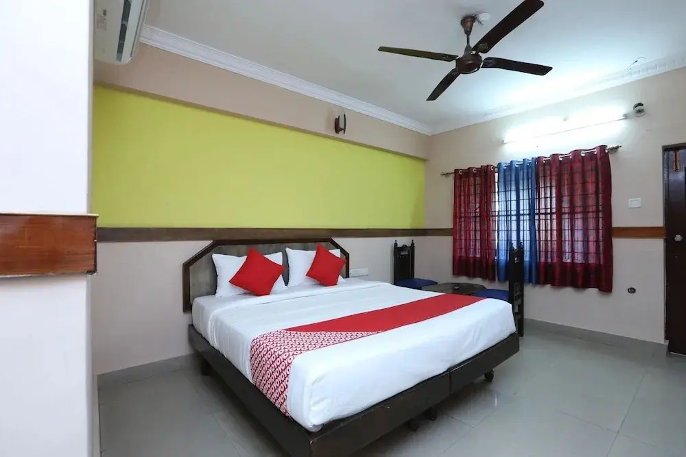 Sanman Regency next to Jaganmohan Palace