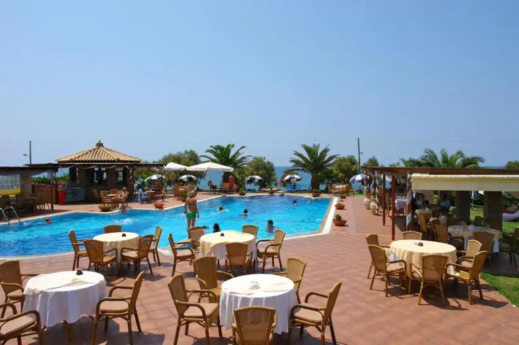 Oasis Hotel Kyparissia