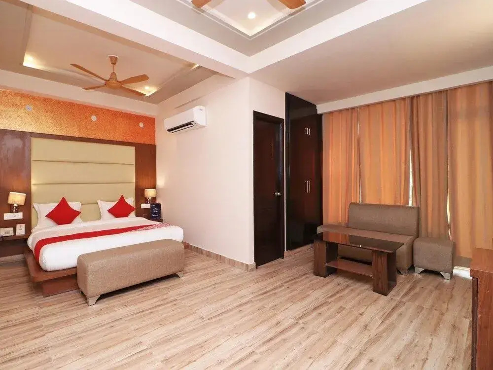 OYO 14766 Pacify Hills