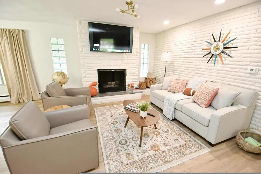 Mid Century Modern With Modern Touches 10 min Walk to Notre Dame 1831