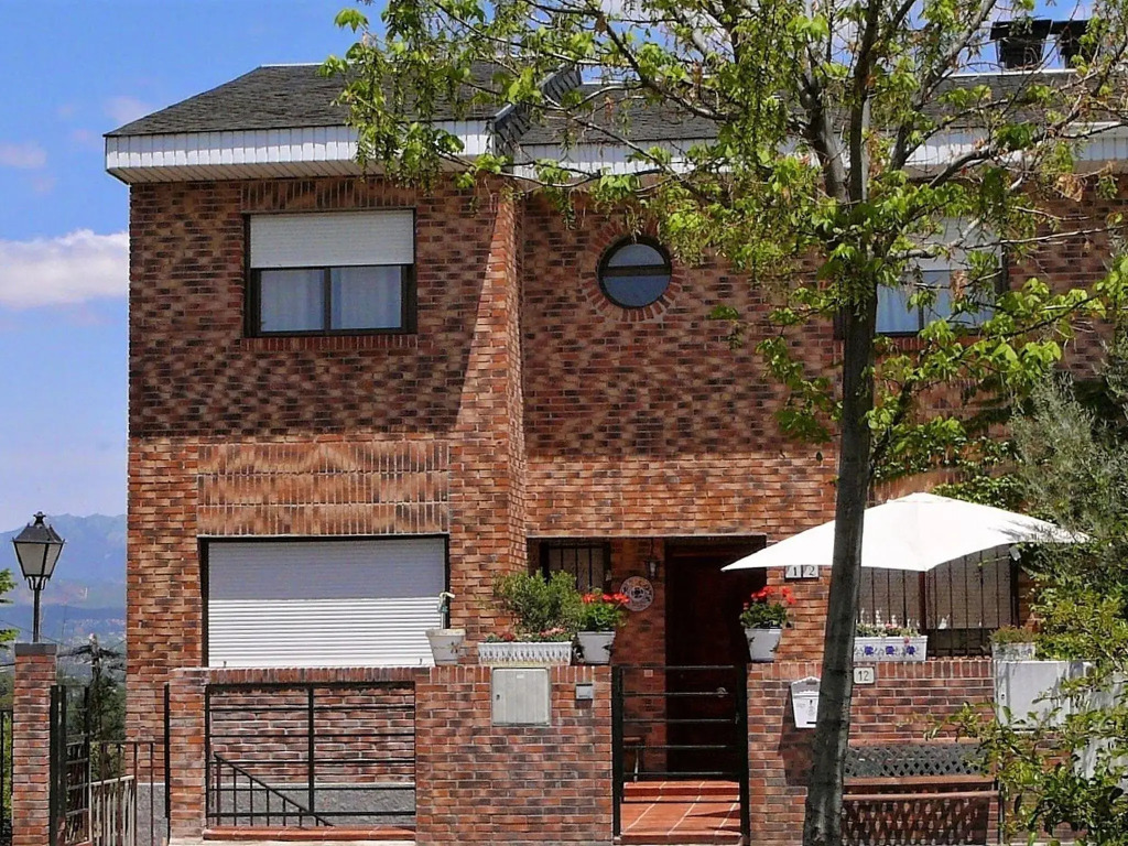Enticing Holiday Home in Galapagar with Private Terrace