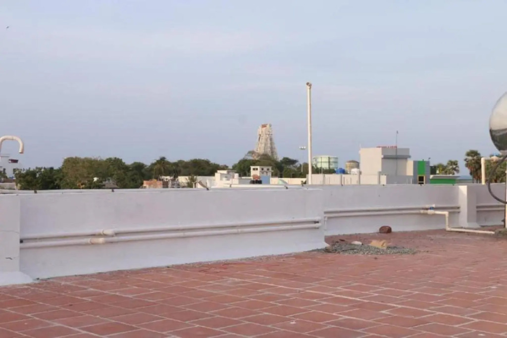 Saravanas Lodge