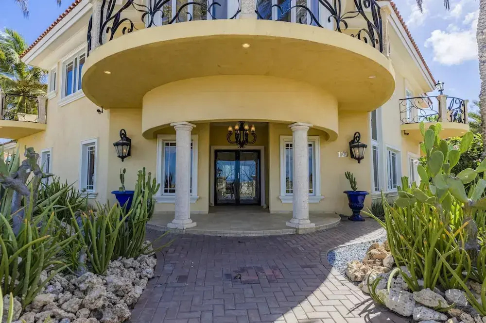 Luxury 4br4ba Villa w Hottub Pool Ocean Views