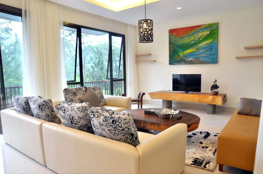 Hikari Hill View Villa 7 Bedrooms With a Private Swimming Pool and a Billiard Table