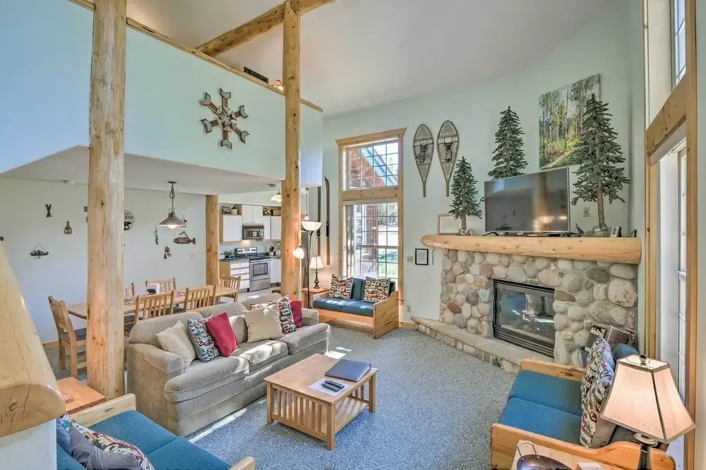6 Mi to Turquoise Lake: Retreat w/ Covered Deck!