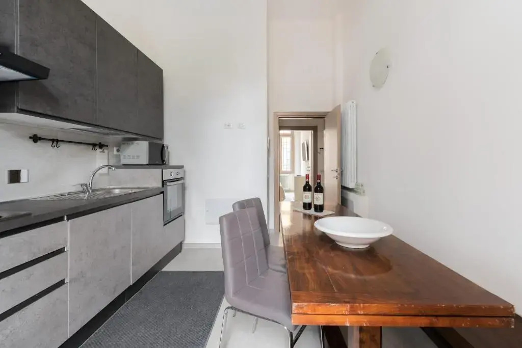 APARTMENT 20