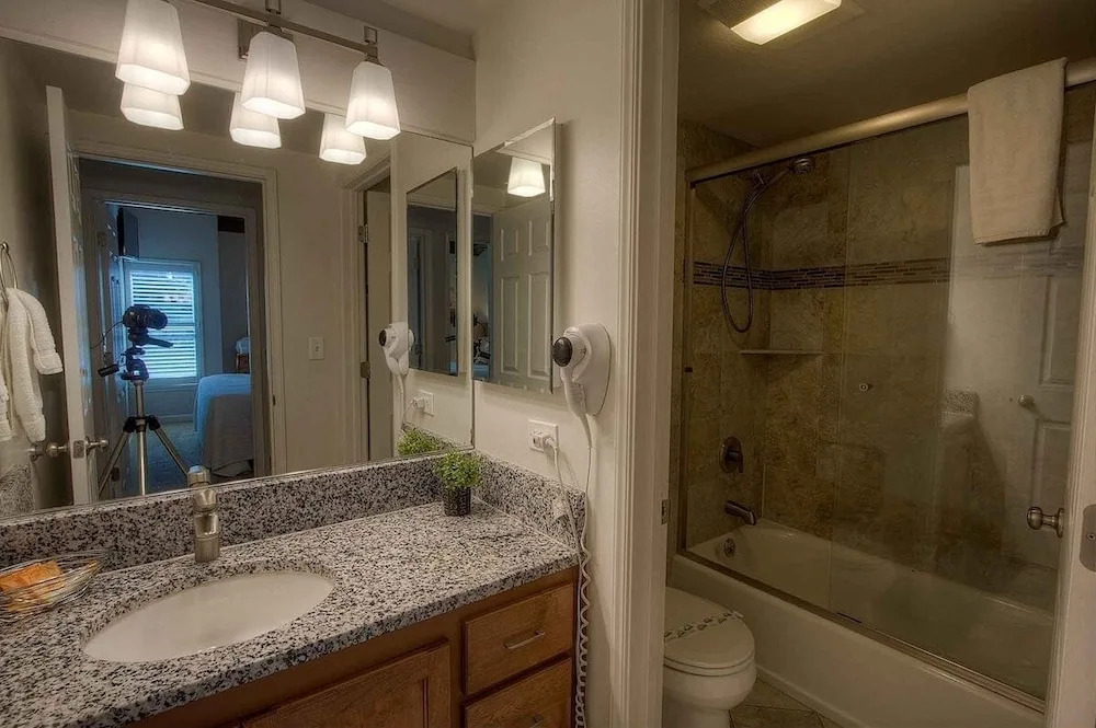 Sky Lake Splendor 5 Bedroom Condo by RedAwning