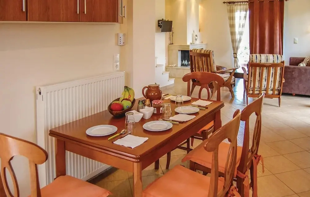 Two-Bedroom Holiday Home In Livanates