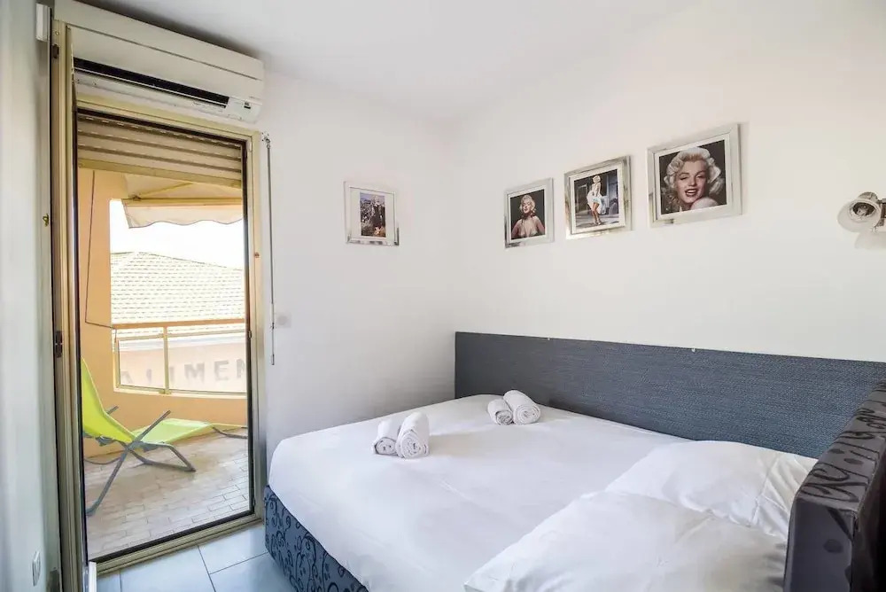 2 Rooms With Parking and Balcony, Heart of Cannes
