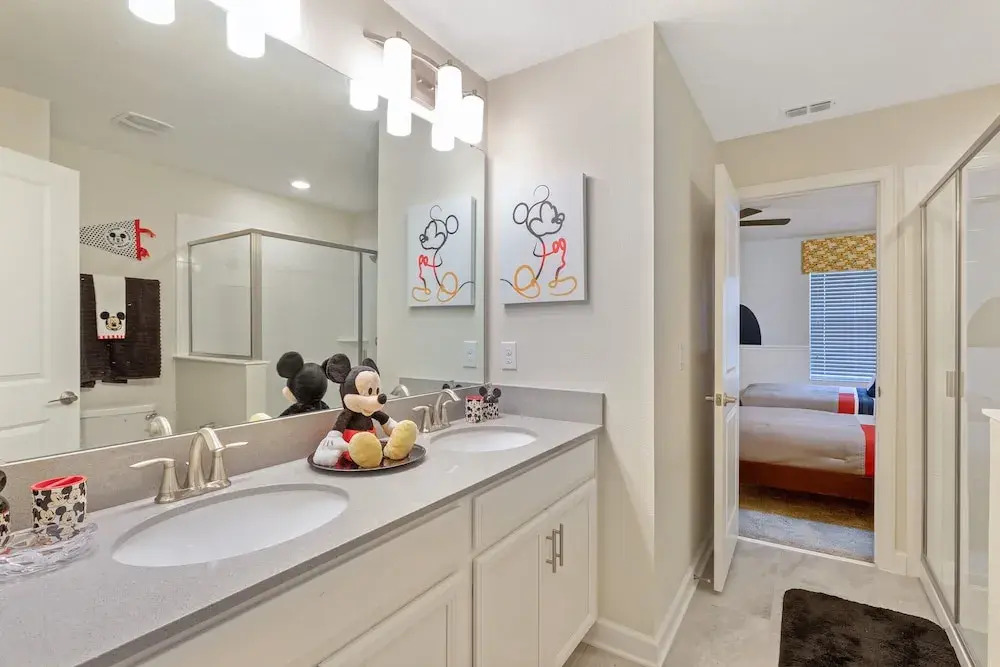 Luxe Champion's Gate Home w/ Pool, Spa, Gameroom