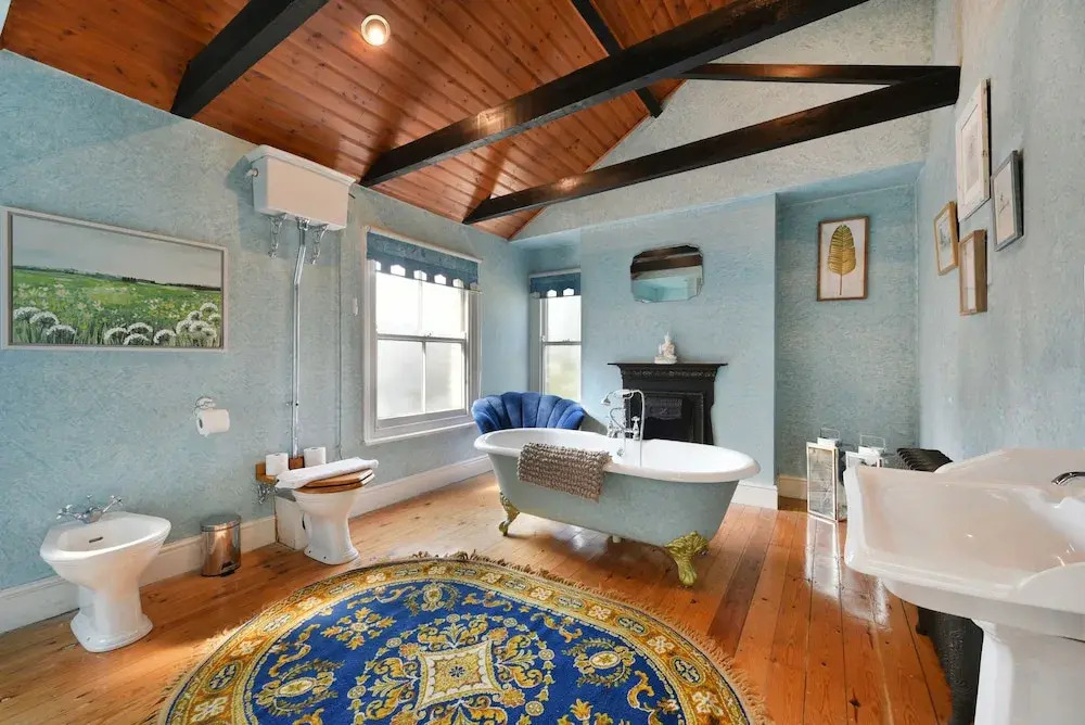 Melrose Lodge 4-bedroom house 1-bed flat
