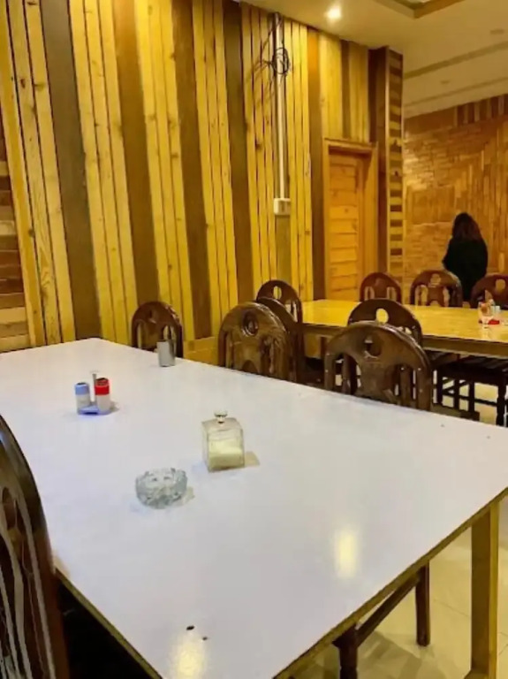 Sunshine Hotel & Restaurant