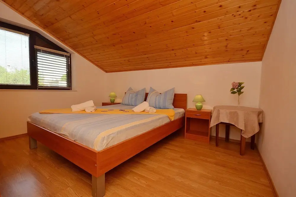 Apartment and Room Ivica