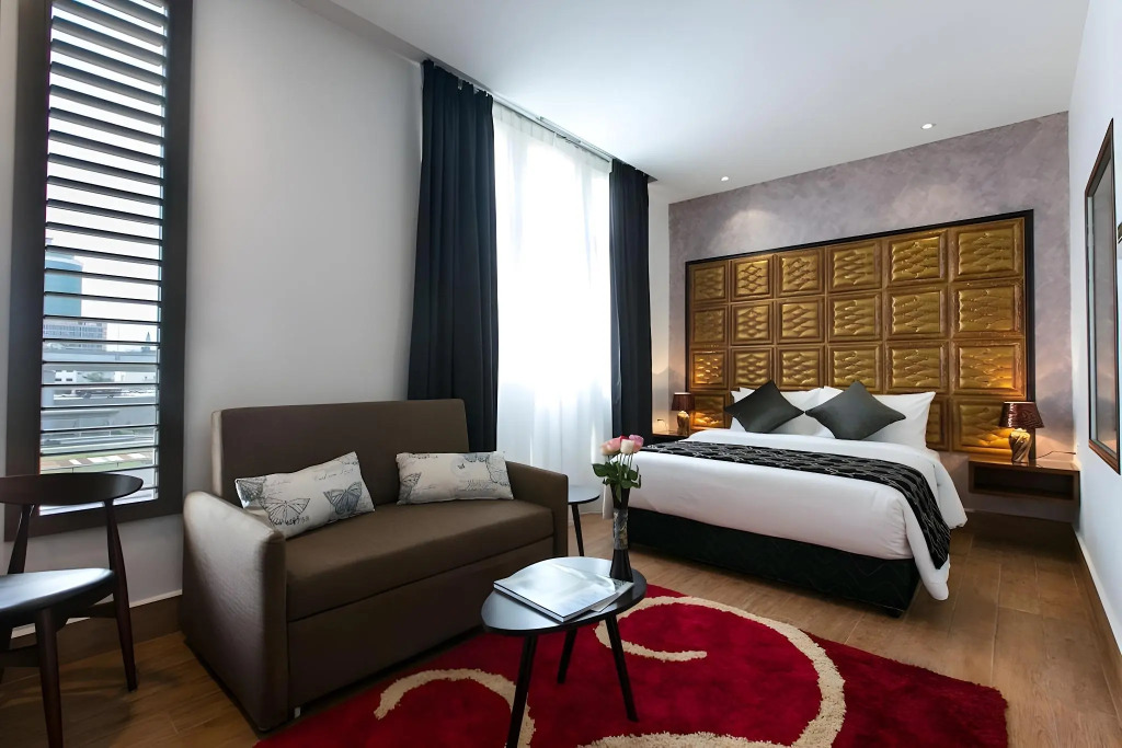 Belllo Hotel JB Central