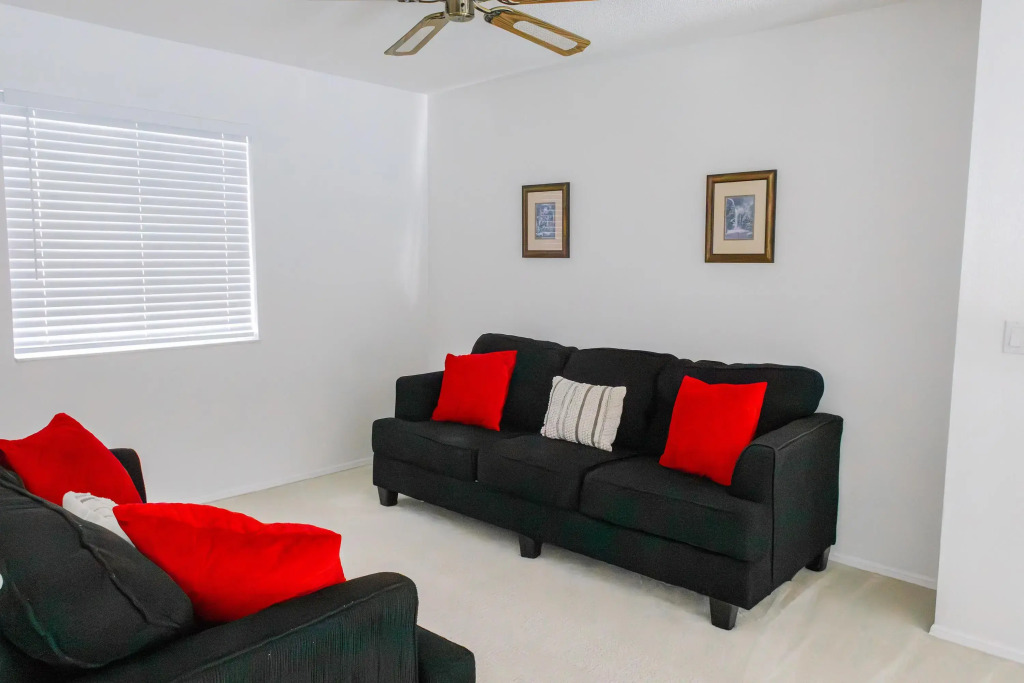 3 Bedroom 2.5 Bathroom Villa with Lakeside Pool, Kissimmee, US