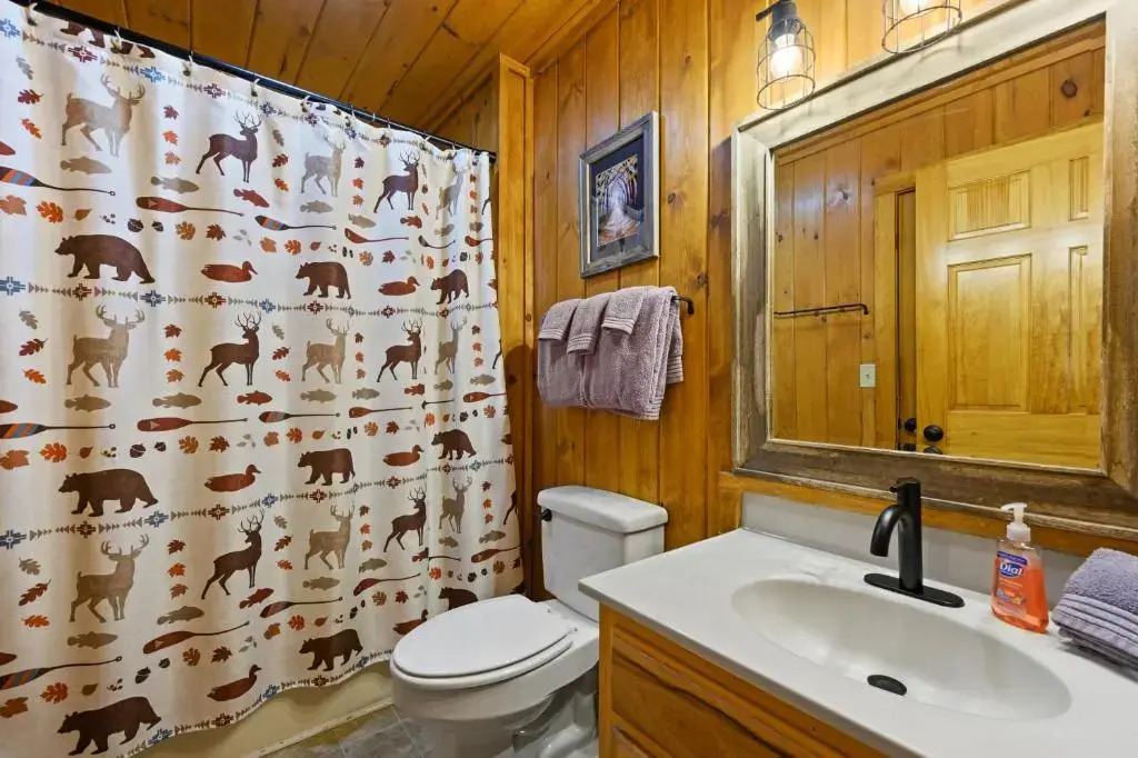 A Wolf's Den Gatlinburg