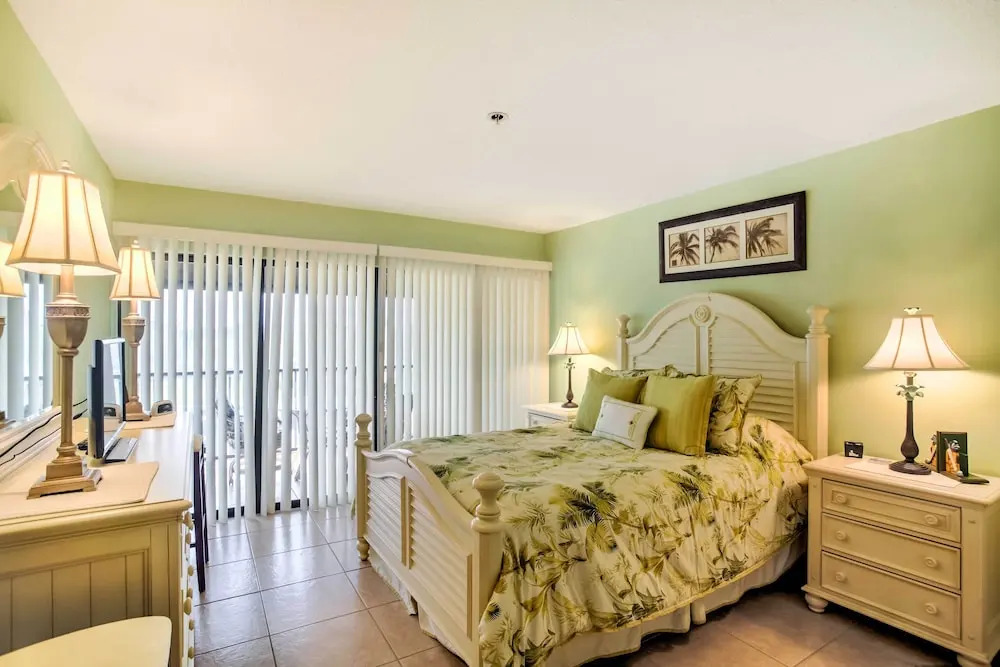 Resort-style Condo w/ Pool: 19 Miles to Fort Myers