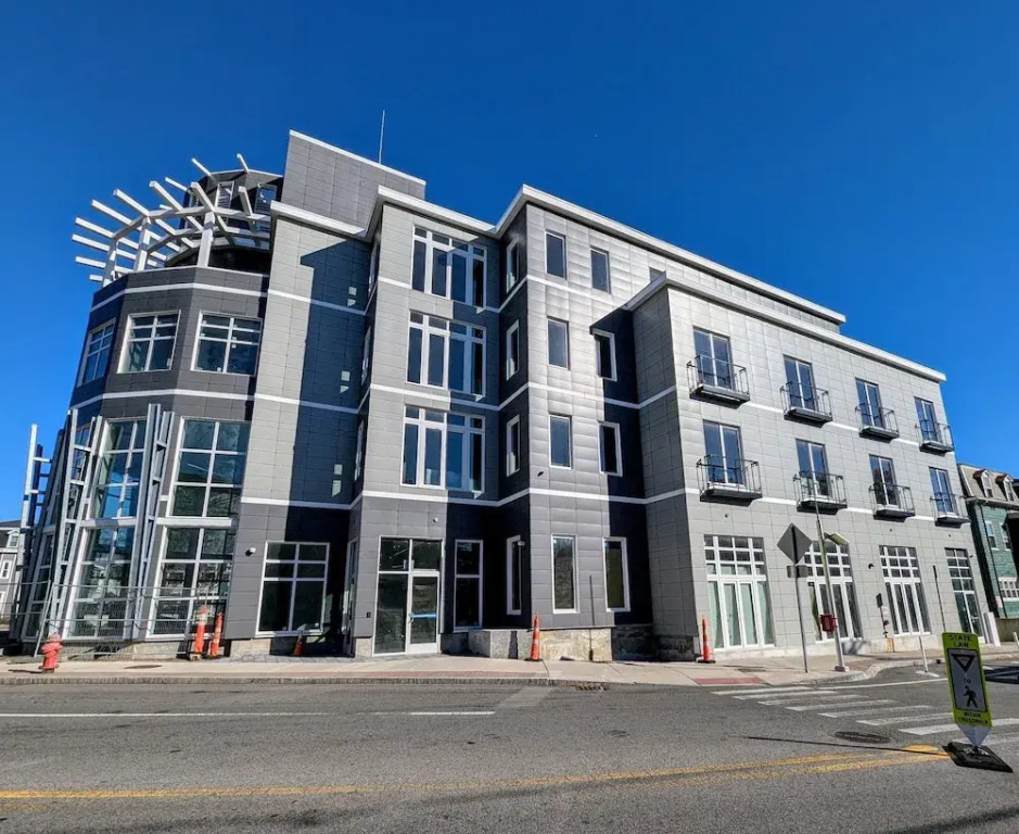 Beacon Suites Hotel