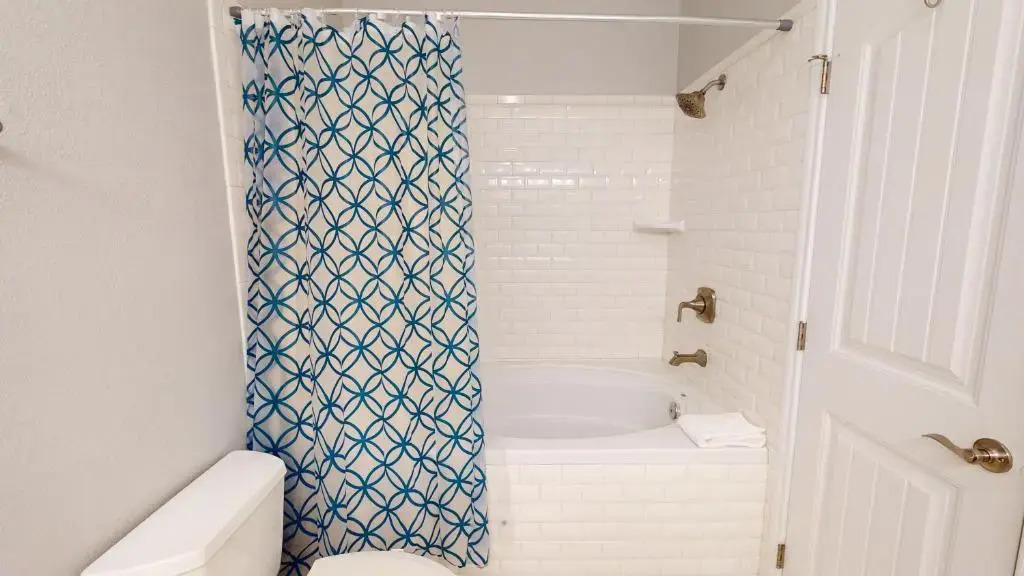 MC18 Upscale Condo, Shared Pool, Close to Beach