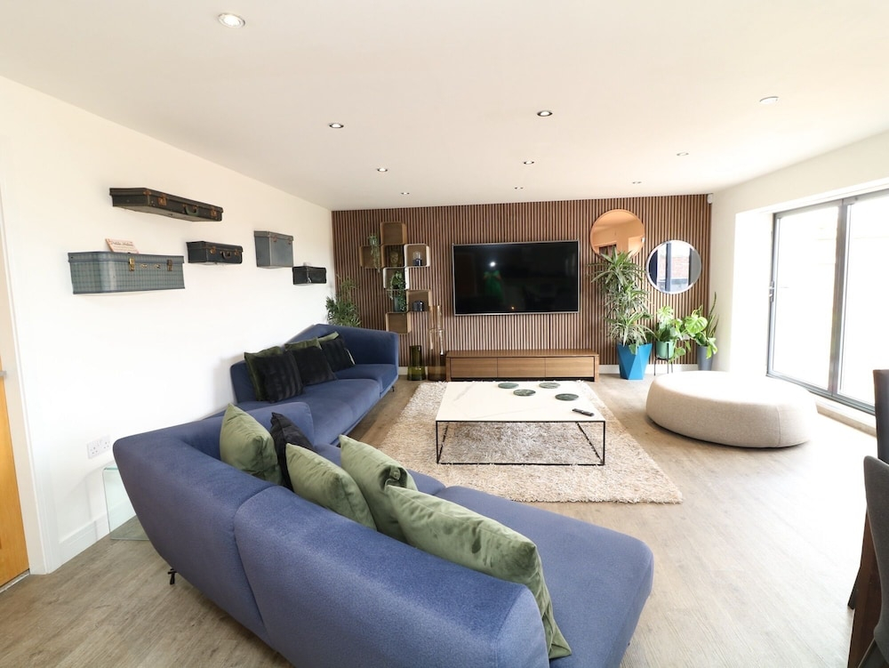 Lincoln 4-Beds Sleeps 13 Hot Tub & Pet Friendly