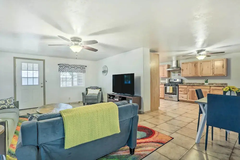 Charming Tucson Home w/ Covered Patio & Grill!