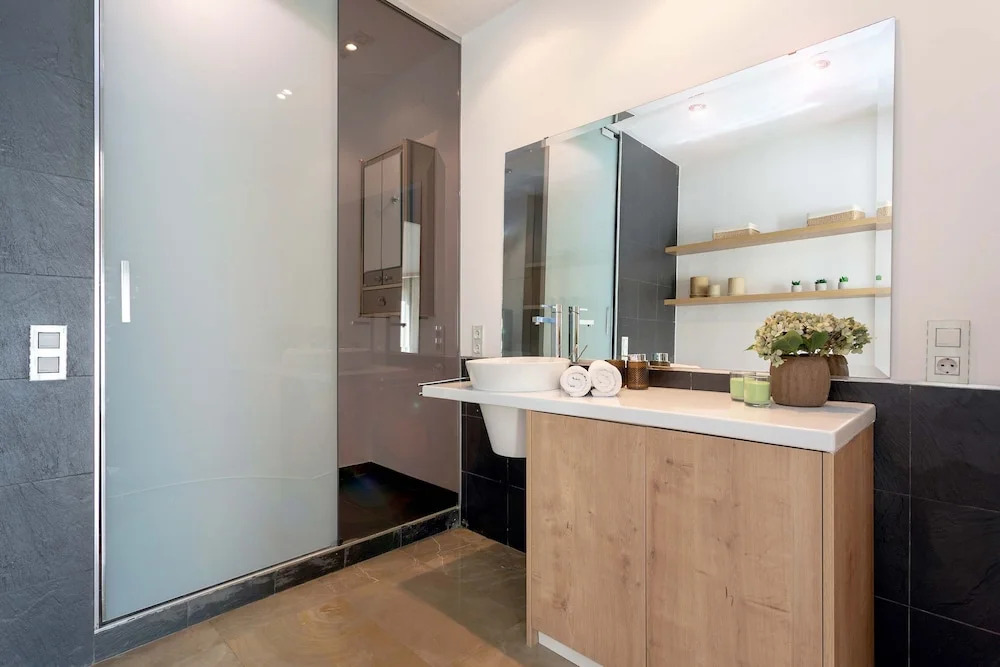 Luxury Apartment in City Center Puerta Real II