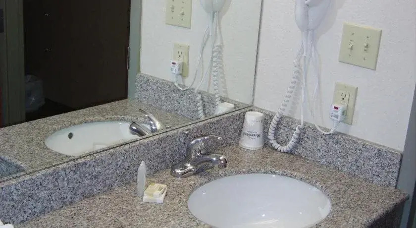 Parry Sound Inn & Suites