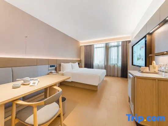 Quan Ji Hotel (Zhengzhou East Railway Station East Square, Pu tian West Metro Station)