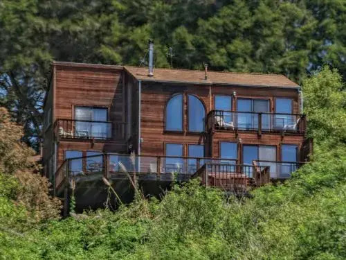 Ocean view home with Fireplace Hot Tub Deck