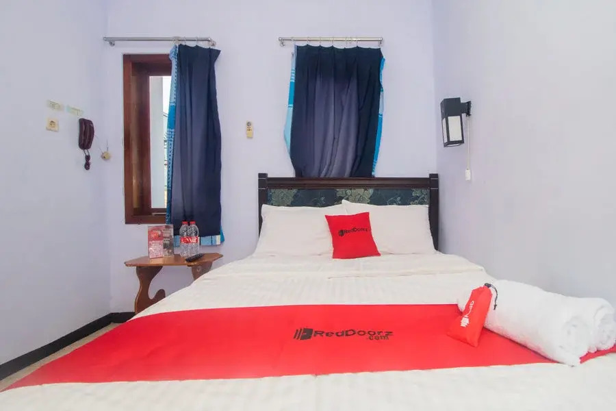 RedDoorz near Pantai Boom