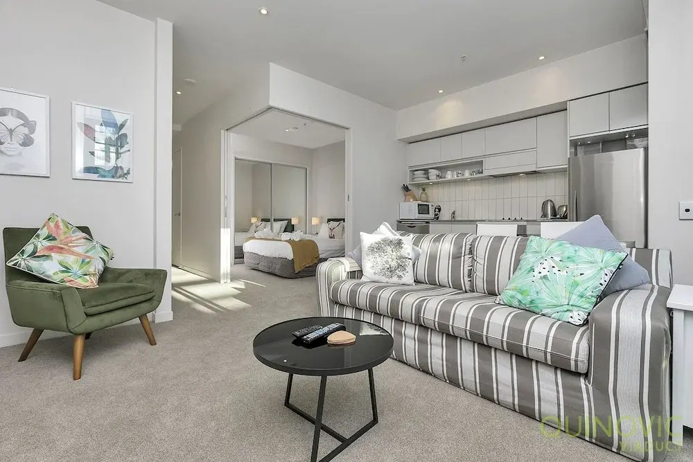 QV Refined Viaduct Harbour Apt - 879