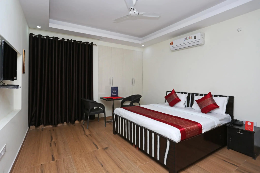 OYO 11090 Maira Homes