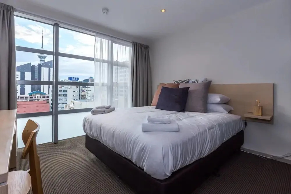 Light Filled Modern 1 Bedroom Apartment