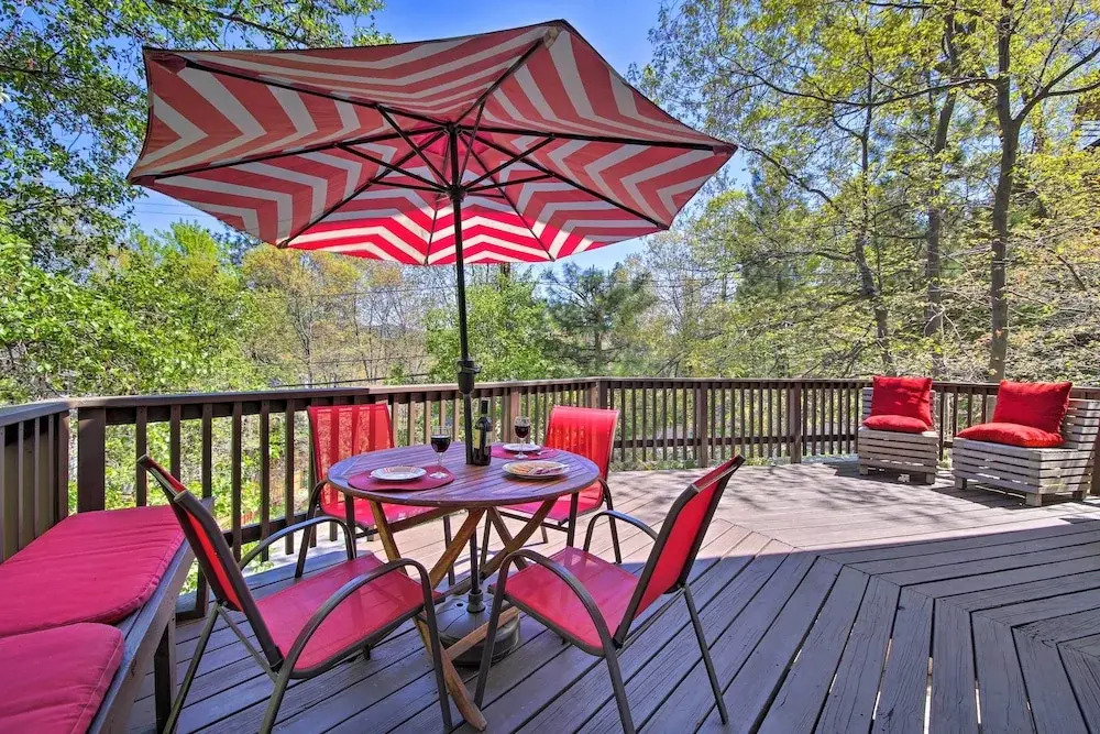 Bikes + Game Room: Lovely Lake Arrowhead Home!