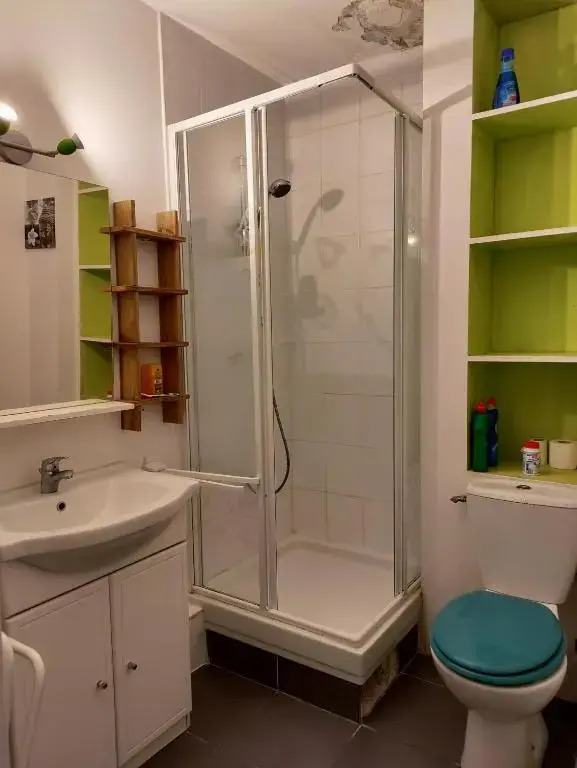 studio à l'océan au dessus des pins (plage & commerces à pied)