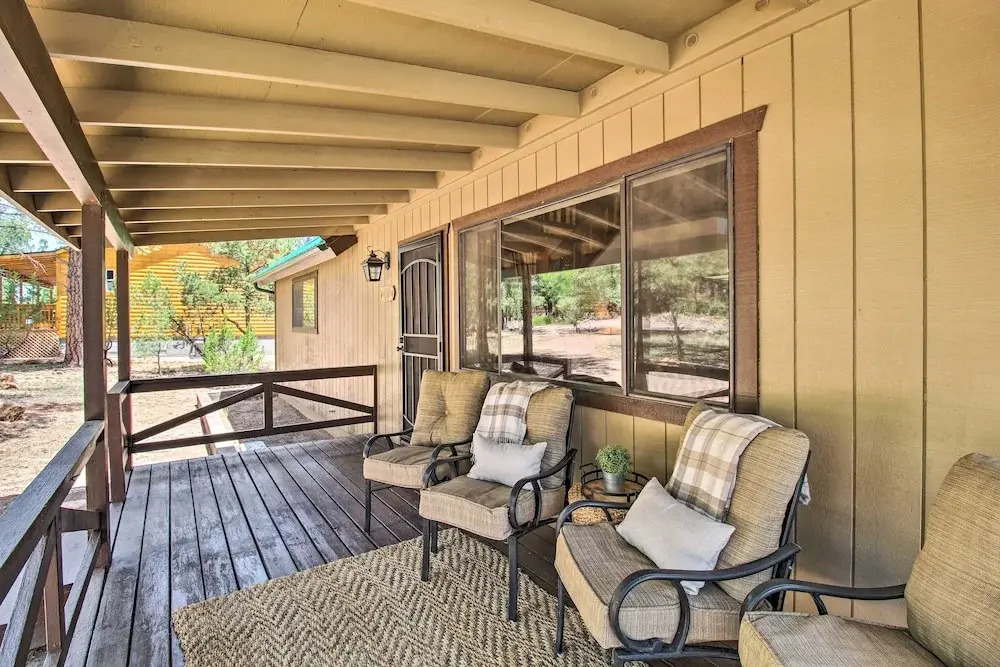 Rustic, Forest-view Retreat in Heber-overgaard!