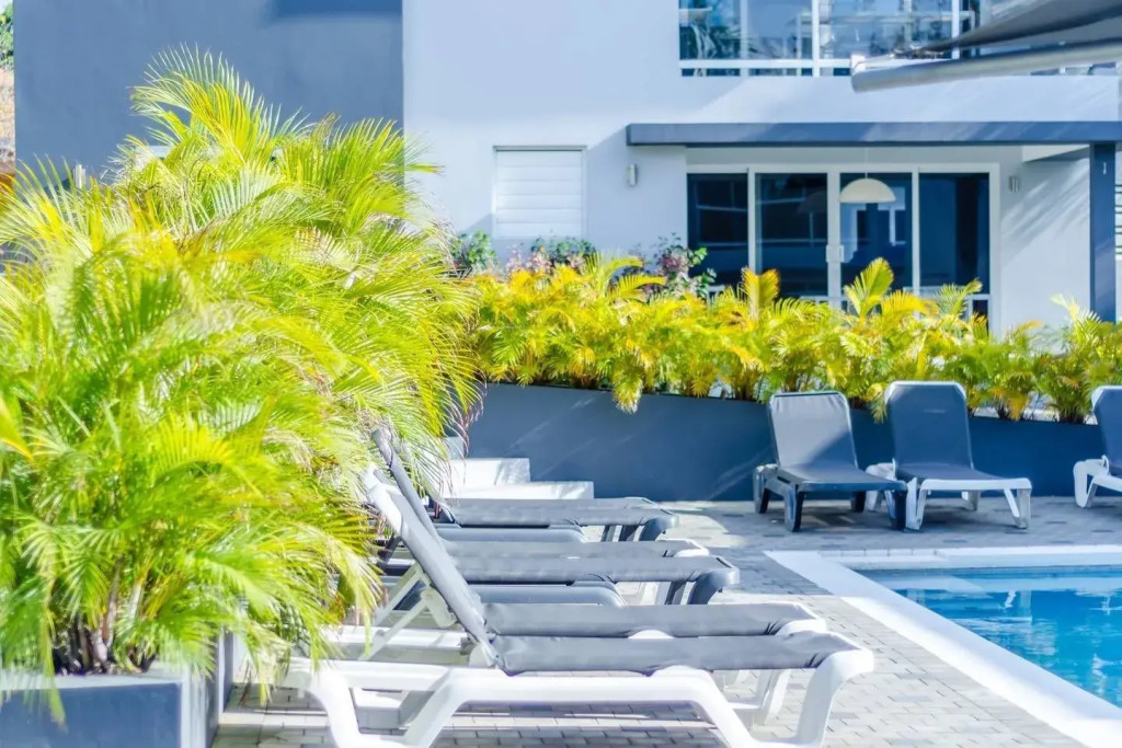 Elegant & Fully Equipped Apartment - Balcony W/ Pool View