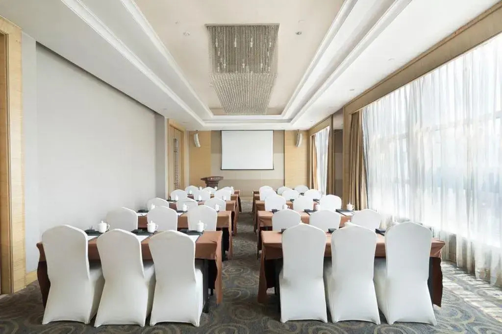 XinHua JianGuo Hotel