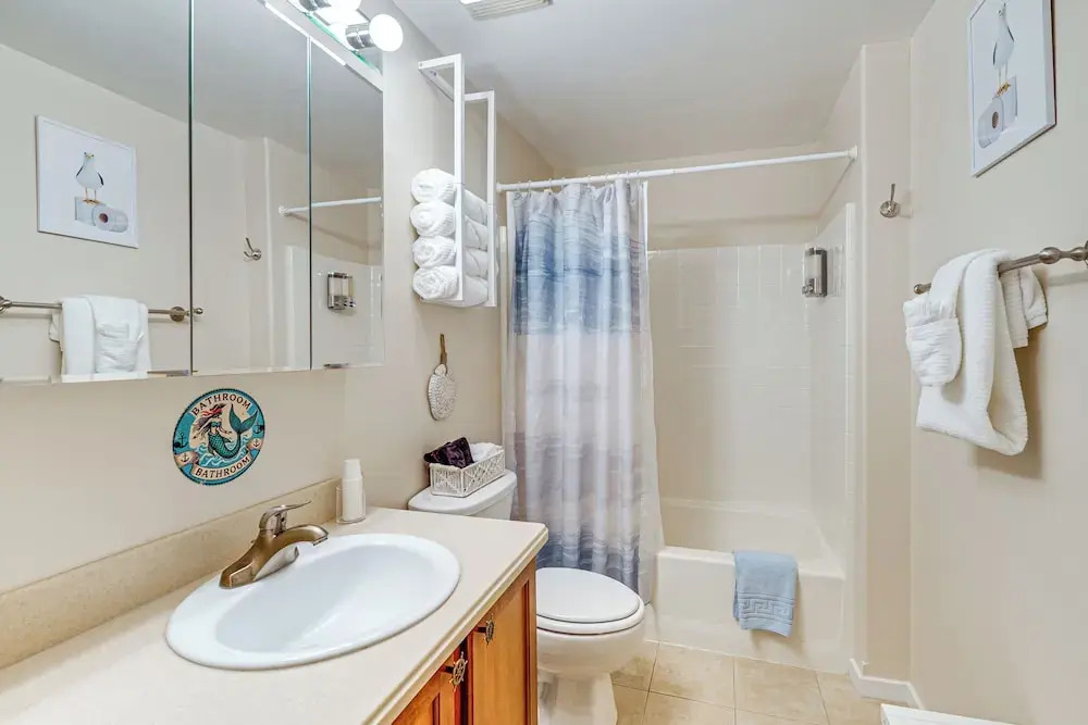 Morning Hikes & Beach Nights: Canalfront Condo!