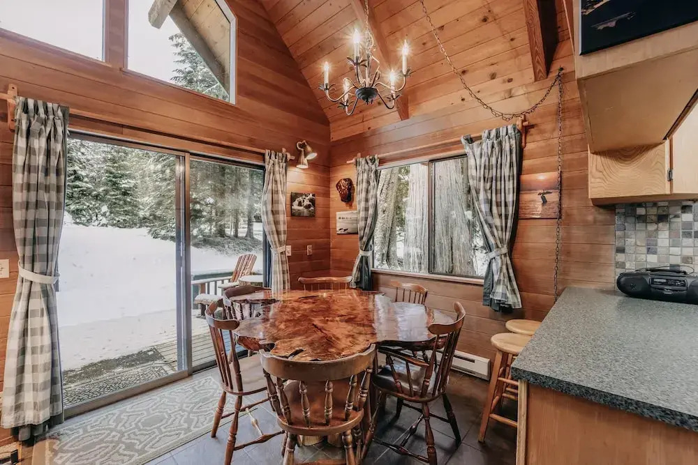 Mt Baker Rim Cabin #53 - A Cozy Cabin With a Open Fire Place and Outdoor hot tub