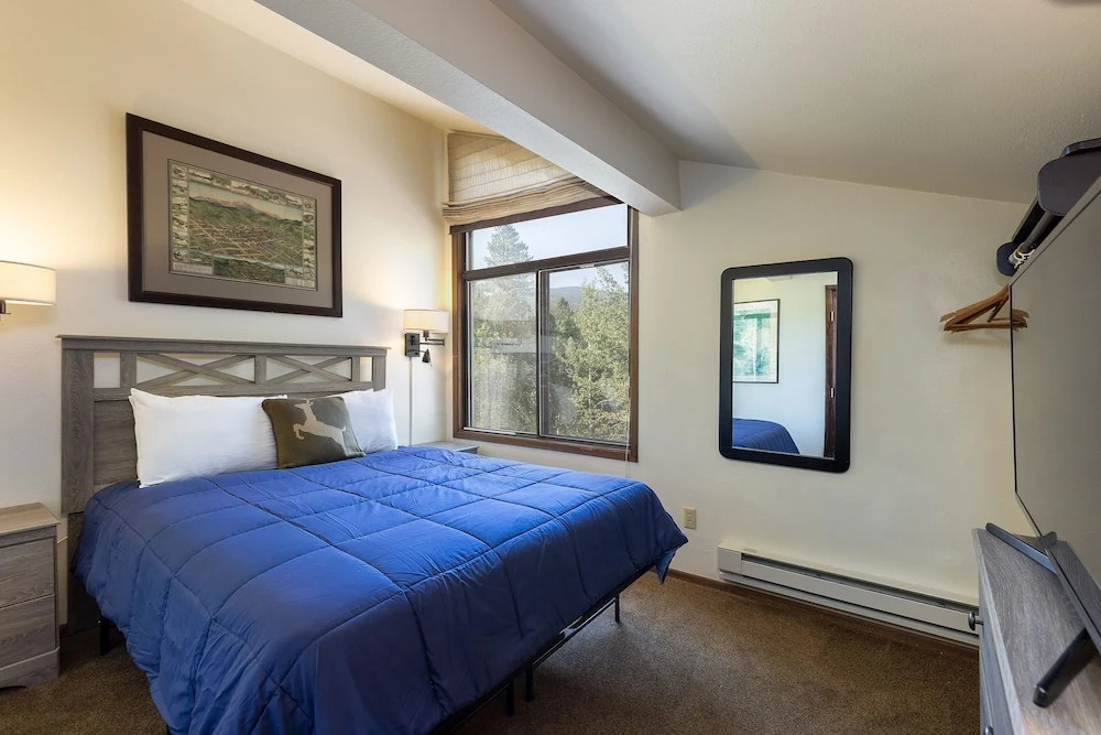 1196 Flying Dutchman 1 Bedroom Condo by RedAwning