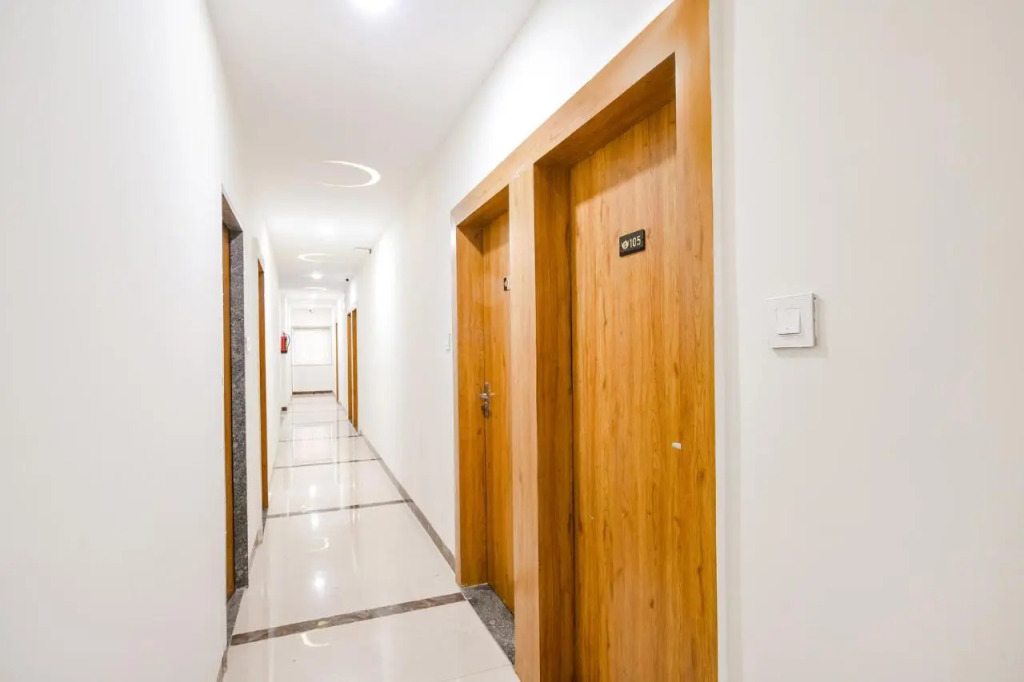 FabHotel Woodlark Inn