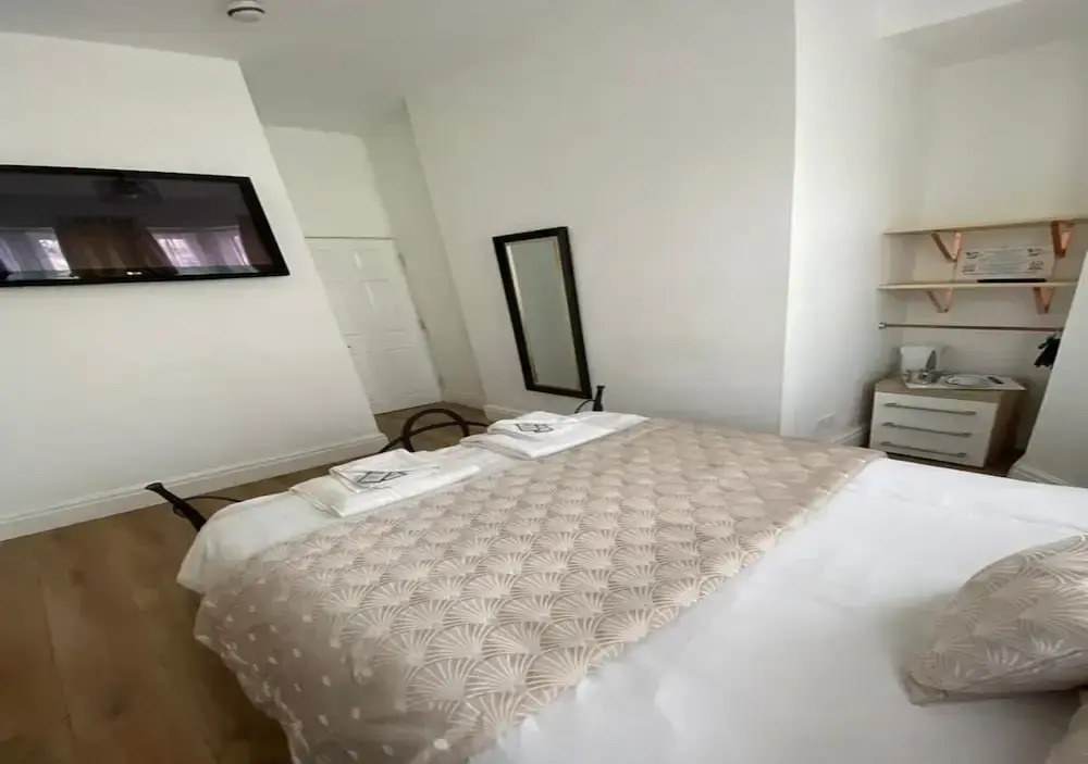 Alexander Hotel